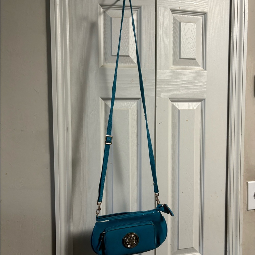 Tory Burch handbag. Great to dress up or just great for everyday use.l